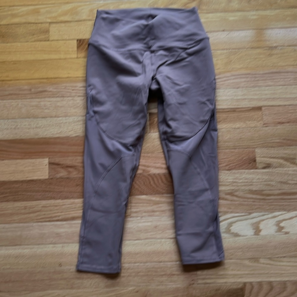 Alo Yoga leggings (3/4 length)